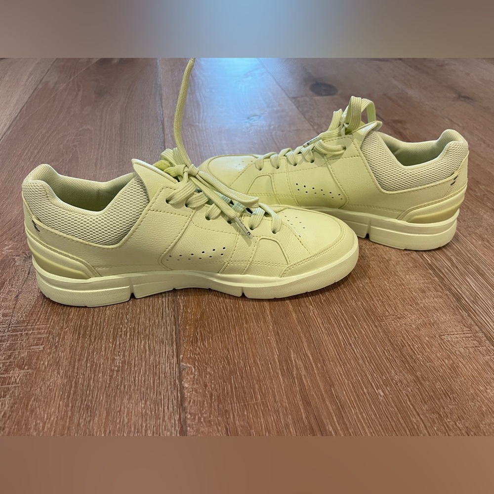 UNIQLO The Roger Lemon Yellow Sneakers women size 8